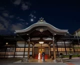 【明治記念館】光と影のコントラストで煌めく幻想的な「ナイトフォトウェディング」を期間限定で提供