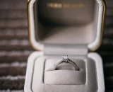 婚約指輪と結婚指輪の違いって?金額相場・選び方など、カップルの実情まとめ【アンケート】