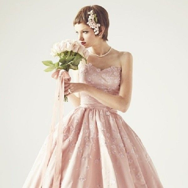 KEITA MARUYAMAのウエディングドレスでキュートな花嫁に！ 30万円台 