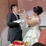 ウエディングケーキがとても美味しかったです。
新郎新婦は、披露宴後に食事が食べられるので披露宴中は、ほとんど食べてなかったのでとても美味しかったです。