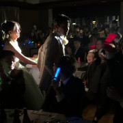 輝く瞬間！ペンライトに包まれる幸せ