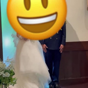 挙式で人前式を行いました。
退場時は持ち込みOKだった、バブルガンとフラワーシャワーで退場しました。
少人数婚でしたがみんな散らばれたので、たくさんのバブルシャワーとフラワーシャワーの中いい写真も撮れたと思います^_^