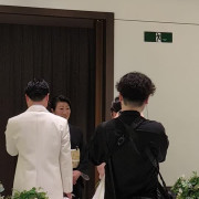 お母さんとのファーストミートの場面です。
感動のシーンです。