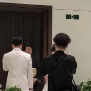 お母さんとのファーストミートの場面です。
感動のシーンです。