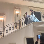 カラードレスに合わせたブルーの衣装