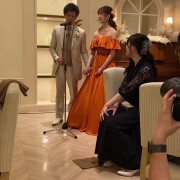 ふたりで行う息ぴったりの漫才