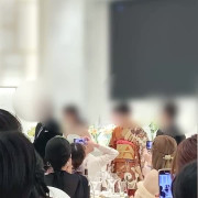 家族での中座で…お父さんがトリセツ熱唱！ 
結婚式で娘のトリセツを歌うと言う永年の夢を実現してくれました。替え歌した歌詞と写真を使ったムービーを自作で用意！ 1番だけ歌ったので尺も長すぎず、会場も大盛り上がりでした！