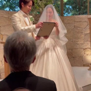 結婚証明書
人前式だったので
結婚証明書をみんなの前で披露(ت)
ちょっと面白いネタを挟んだので
会場がふと笑い溢れました🙂
みんなの前で誓うのはすごくいいですね^^