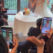 ウエディングケーキへの入刀✨ドキドキしたけれど、成功してよかった✌️👏