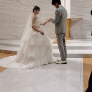 挙式中の結婚指輪を交換するときです！
進行役の神父さんも非常に温かく困った時には声をかけてくださる素敵な方でした。
また、ゆっくりすることを心がかけることで、参列者の方達に写真を撮ってもらう時間を作りました。