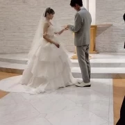 挙式中の結婚指輪を交換するときです！
進行役の神父さんも非常に温かく困った時には声をかけてくださる素敵な方でした。
また、ゆっくりすることを心がかけることで、参列者の方達に写真を撮ってもらう時間を作りました。