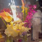 バズーカからの卓上花火！花火がばれないようお花屋さんと何度も連絡をとりながら打ち合わせしました。
