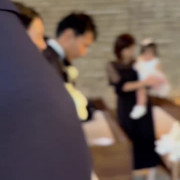 挙式終了時の新郎新婦の様子の動画です。
挙式が終わってほっとしている感じがします。