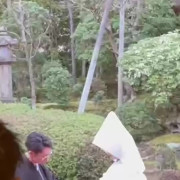 心温まる指輪の交換、共に祝福