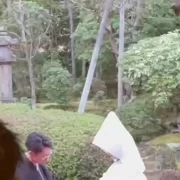 心温まる指輪の交換、共に祝福