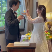 幸せ溢れるファーストバイトの瞬間