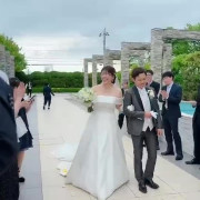 壮麗な景色に包まれた幸せの瞬間