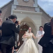 華やか！教会での晴れやかな結婚式