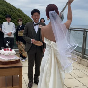 素敵なガーデンテラスがあり、私たちはファーストバイトもテラスで行いました！開放感があってとても気持ちよく、ゲストからも「まるで海外のよう！」と好評でした。スタッフの方も柔軟に対応してくださって、希望をしっかり叶えてくれたのが嬉しかったです。お天気にも恵まれて、本当に思い出に残る一日になりました。