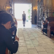 自然光が祝福する大聖堂の入場