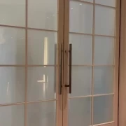 新郎新婦入場シーン

ポイントは全員の顔が見えるようにゆっくり歩く事!
