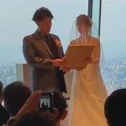 笑顔溢れる結婚誓約書