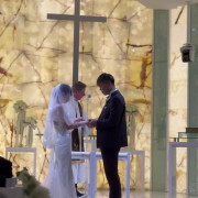 チャペルにて⛪️
ホワイトとイエローオニキスの背景で清潔感がありとっても素敵でした！