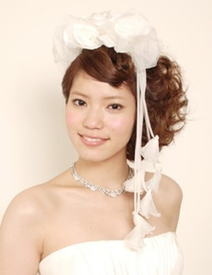 理想の髪型が見つかる 花嫁髪型44選 人気スタイルから定番ヘアまで 結婚式のアレンジのマナーもご紹介 ウエディングパーク