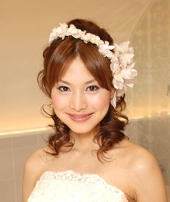 花冠 結婚式 二次会 のお呼ばれパーティ髪型 一番かわいい流行
