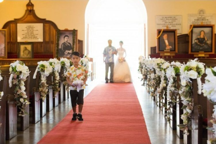 ハワイでの結婚式参列が決まった人必見 ハワイ挙式の服装と靴選びのポイント