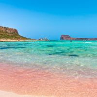世界でここだけ！ピンクの砂浜で挙式するピンクサンドビーチ