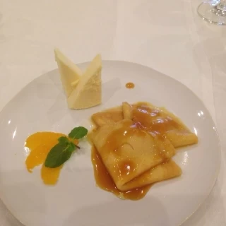 オレンジソースのクレープ