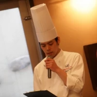 シェフがお料理の解説をして下さいます