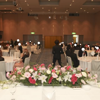 高砂から見た披露宴会場の様子