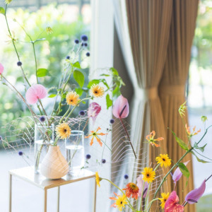 メイン席のお花もいろいろな種類が飾ってあり素敵でした。|106809さんのザ グランダブリュー 水戸(THE GRANDW MITO）の写真(2628528)