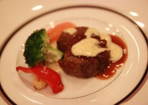 黒毛和牛フィレ肉のステーキ、温野菜添え|129499さんのホテルセキアの写真(61886)