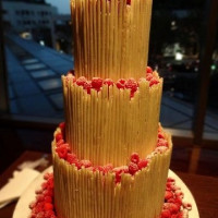 チャペルをかたどったweddingケーキ