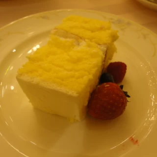 ウェディングケーキ　甘さ控えめで美味しかった！