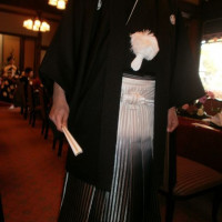 紋付袴です。和装がとても似合う会場です。