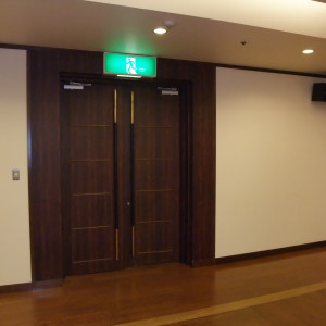 披露宴会場の入り口扉|262491さんの新大阪江坂 東急REIホテルの写真(27952)