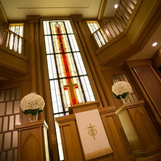 木とステンドグラスの温かみが素敵で一目惚れしたチャペル
