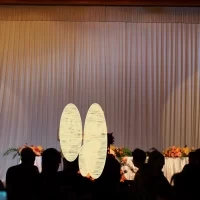 高砂のバックは、残念ながらカーテンのみ。お洒落さは無し。