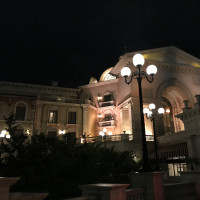 ホテルミラコスタの外観（夜）
