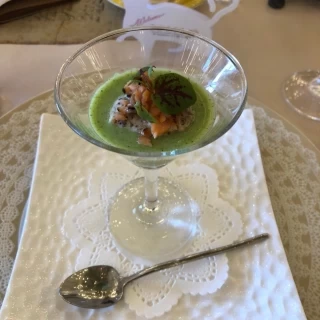 シェフからサプライズメニューのプレゼント。