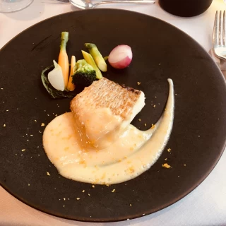 魚料理。カラスミ入りのソースが絶品でした。