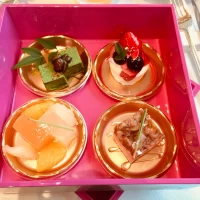 デザート。BOXを開けると華やかな4点盛りでアガリました！