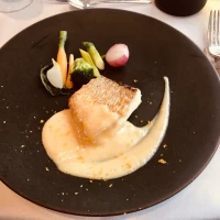 魚料理。カラスミ入りのソースが絶品でした。