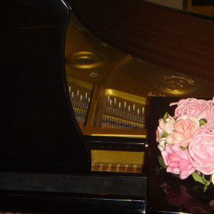 ロビーが広いので、ピアノでウェルカムドールやお花が飾れる|322347さんのダイヤモンド瀬戸内マリンホテルの写真(14931)