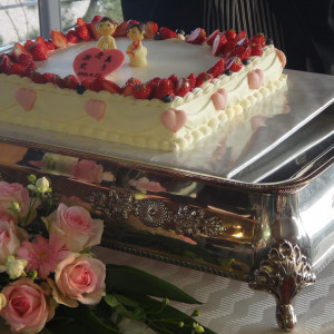 バラとケーキの組み合わせがかわいい|322347さんのダイヤモンド瀬戸内マリンホテルの写真(14928)