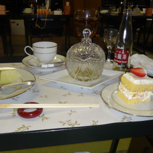 デザートはメロンとウェディングケーキのおすそ分け|322347さんのダイヤモンド瀬戸内マリンホテルの写真(14918)